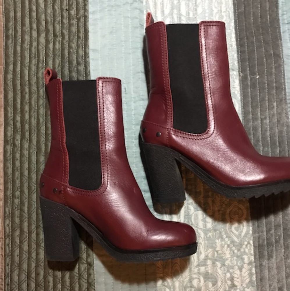 Sandwich_ tall heeled Chelsea boots